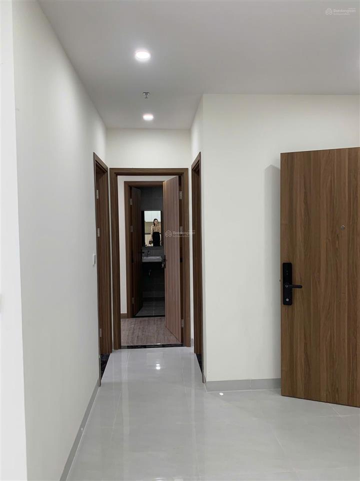 Cho thuê căn 2pn 74m2 ban công a&t sky garden chỉ 6tr/tháng