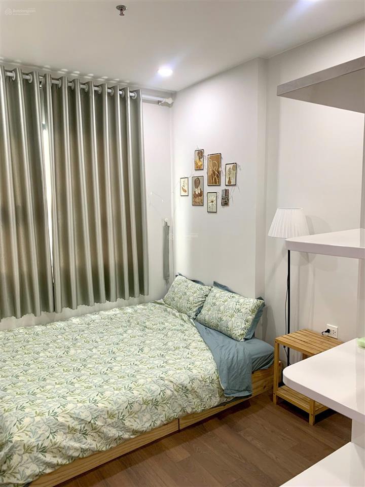 Cần bán căn 1 phòng ngủ legacy thuận giao 1,4 tỷ, tặng nội thất nhà chủ ở sạch sẽ