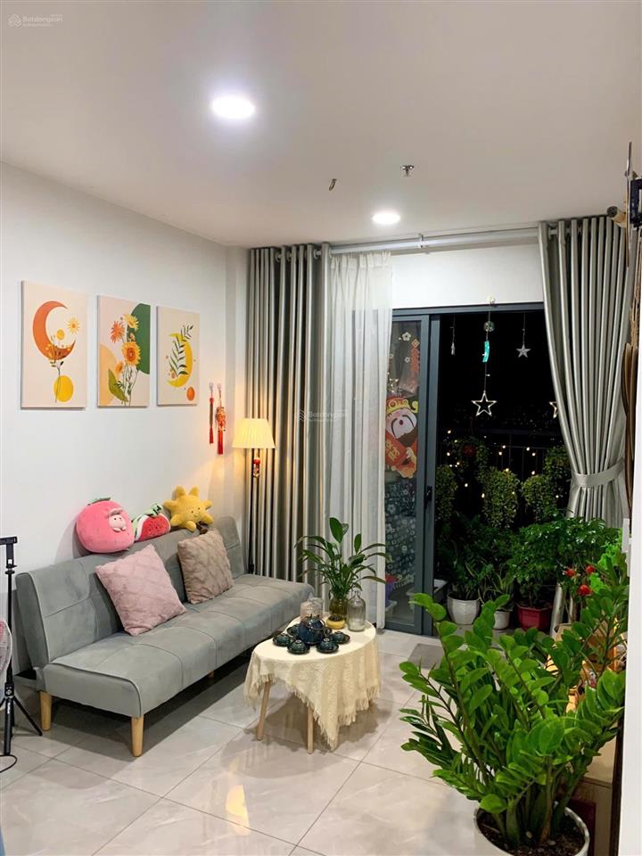 Cần bán căn 1 phòng ngủ legacy thuận giao 1,4 tỷ, tặng nội thất nhà chủ ở sạch sẽ