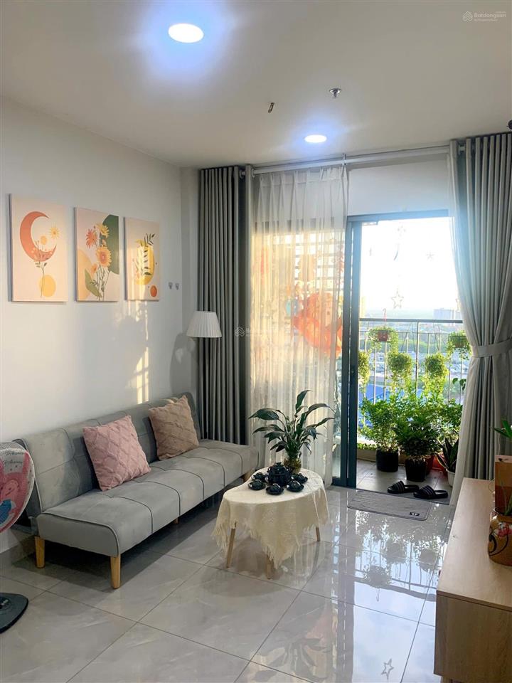 Cần bán căn 1 phòng ngủ legacy thuận giao 1,4 tỷ, tặng nội thất nhà chủ ở sạch sẽ