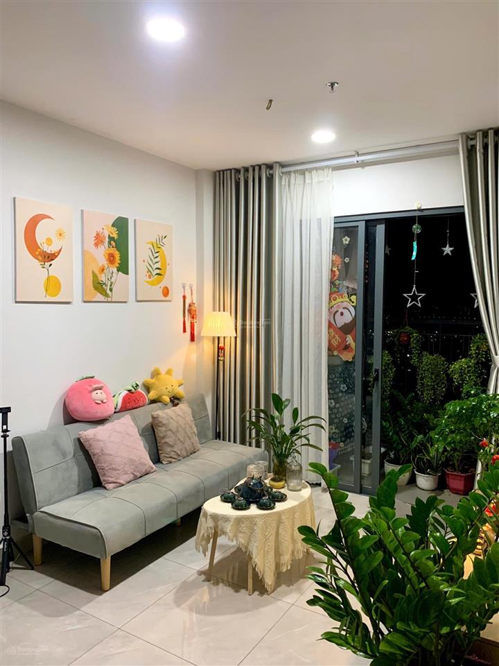 Cần bán căn 1 phòng ngủ legacy thuận giao 1,4 tỷ, tặng nội thất nhà chủ ở sạch sẽ