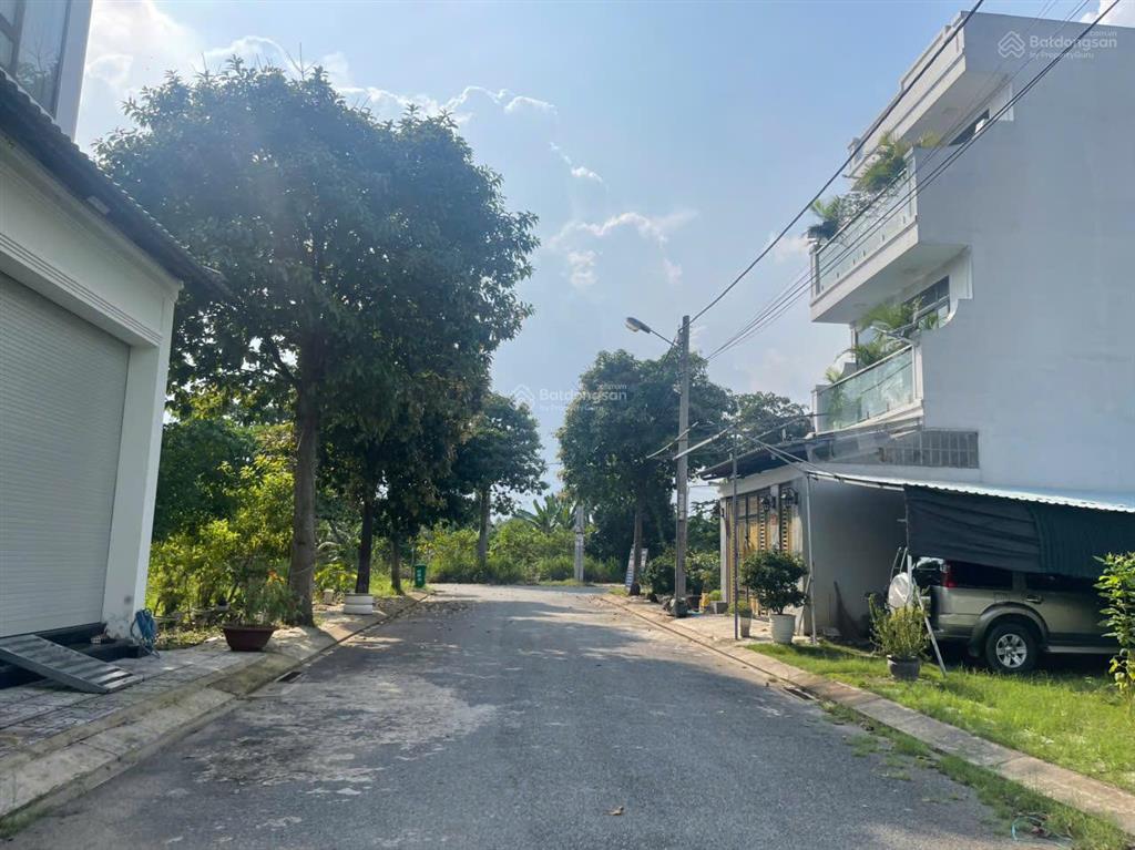 Chính chủ cần bán đất ngay đối diện vin q9