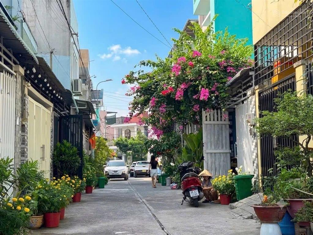 Chỉ 4,9 tỷ / nhà 1 trệt 2 lầu ngay vin q9