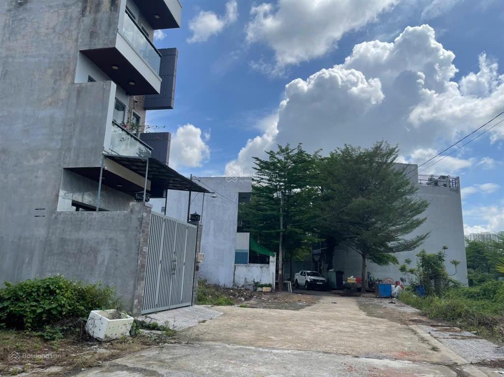 Hạ giá còn 3,6 tỷ /60m2, bán lô đất đẹp cách vinhomes q9 (10m), khu dân cư hiện hữu được xây cao