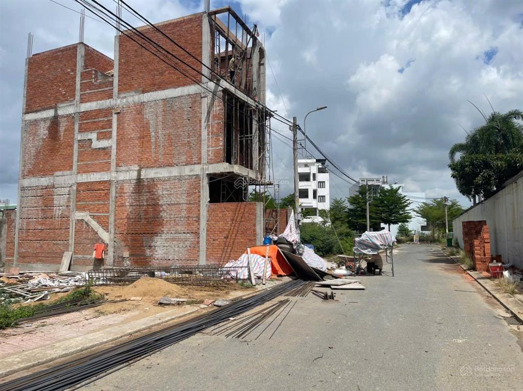 Hạ giá còn 3,6 tỷ /60m2, bán lô đất đẹp cách vinhomes q9 (10m), khu dân cư hiện hữu được xây cao
