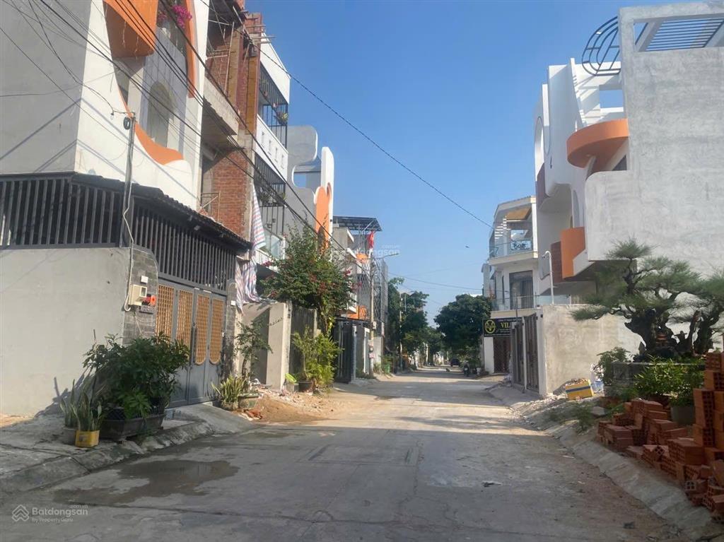 Bán đất ngay chợ, ký túc xá phường long phước, q9