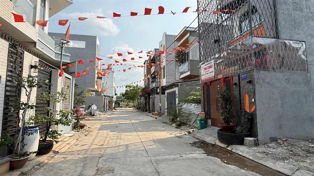 Bán đất ngay chợ, ký túc xá phường long phước, q9