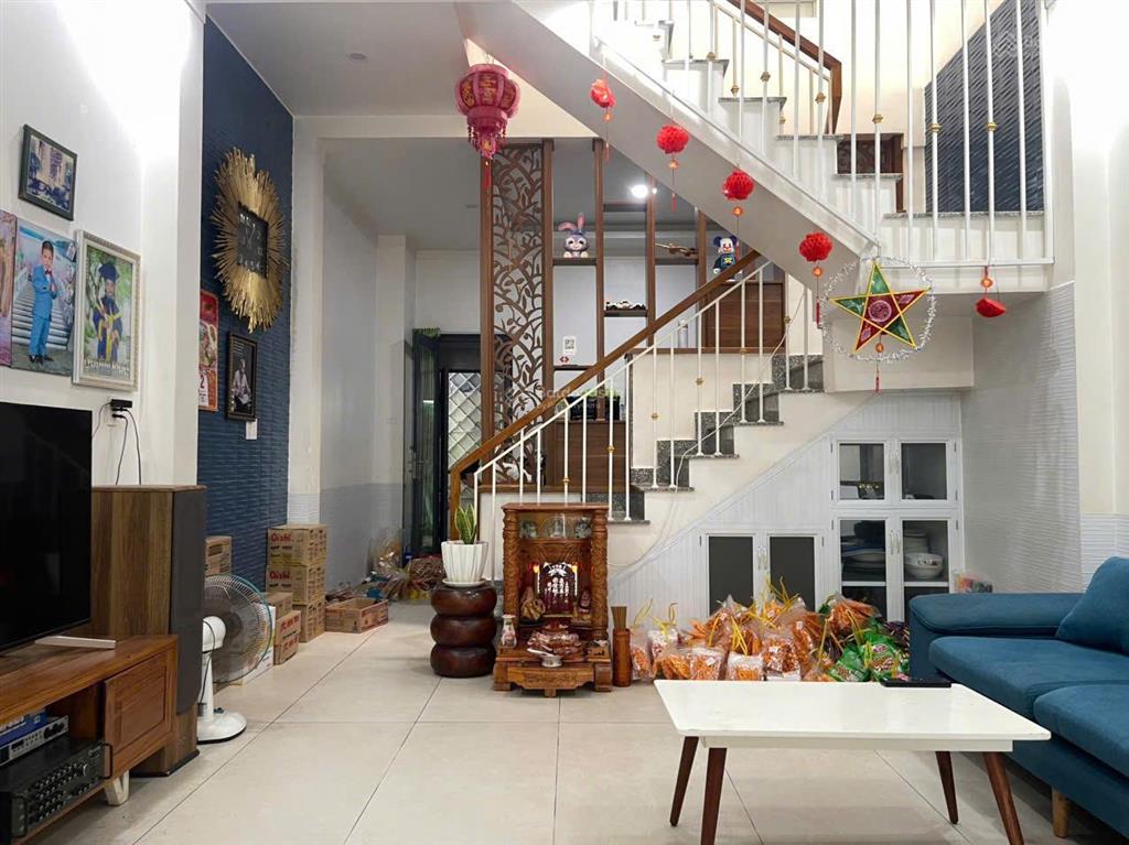 4,68 tỷ / bán nhà 2 tầng đi bộ qua vinhomes 5 phút.