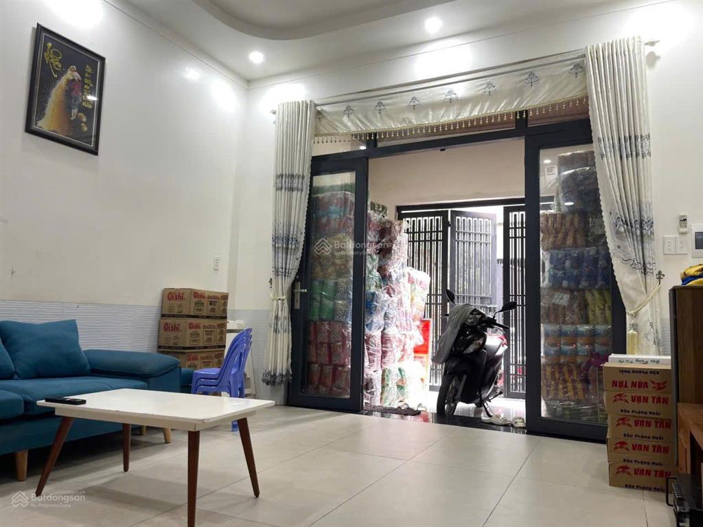 4,68 tỷ / bán nhà 2 tầng đi bộ qua vinhomes 5 phút.