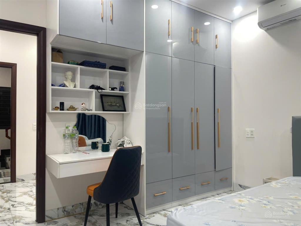 4,99 tỷ /bán nhà 3 tầng ngay sát vách vinhomes q9