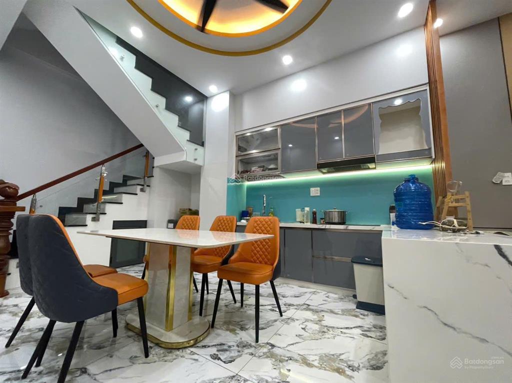 4,99 tỷ /bán nhà 3 tầng ngay sát vách vinhomes q9