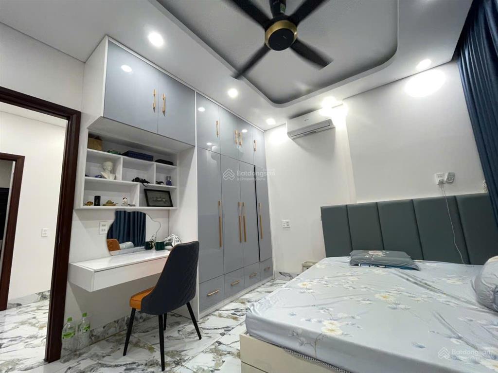4,99 tỷ /bán nhà 3 tầng ngay sát vách vinhomes q9
