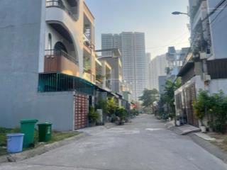 4,99 tỷ /bán nhà 3 tầng ngay sát vách vinhomes q9