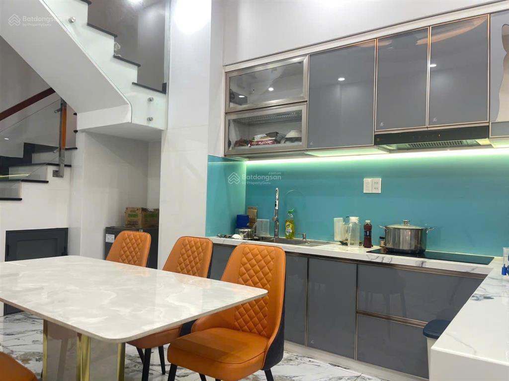 4,99 tỷ /bán nhà 3 tầng ngay sát vách vinhomes q9
