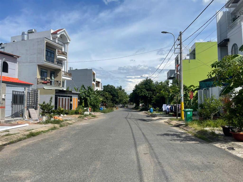 3,75 tỷ/55m2  đất ngay vinhomes đường 16m, giá tốt kv này