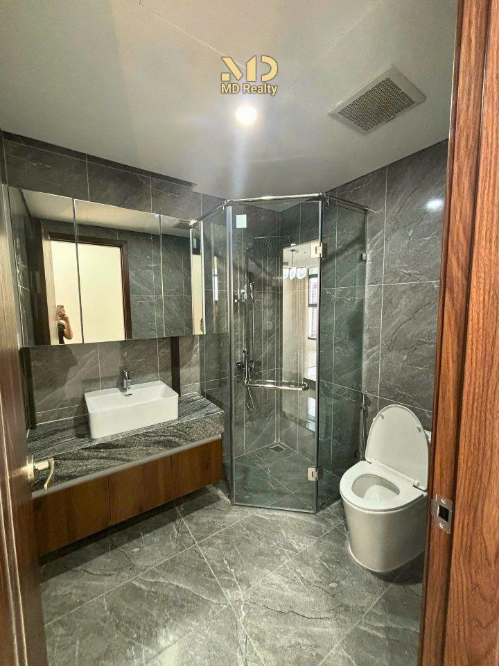 Chính Chủ cho thuê căn hộ 2 phòng ngủ, đầy đủ nội thất cao cấp CC Discovery Complex 302 Cầu Giấy