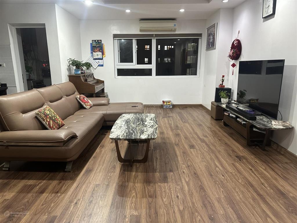 Chính chủ cần bán cc hapulico căn góc, tầng cao,dt 128.8 m2, 3pn, ban công đông bắc.  0909 646 ***