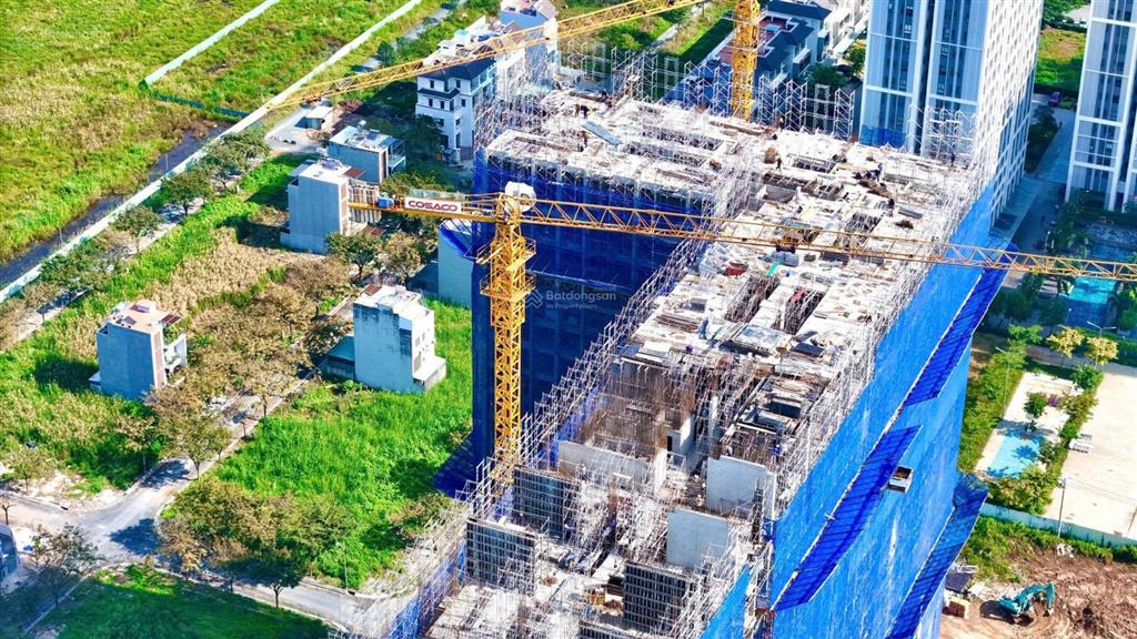 0928 972 ***  chuyển nhượng căn hộ cao cấp có ban công, có giếng trời. giá chỉ từ 3 tỷ 2
