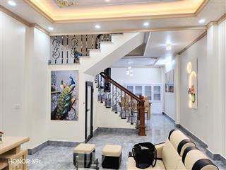 Chính chủ bán nhà đủ hồ sơ pháp lý. nhà mới xây, đủ nội thất.