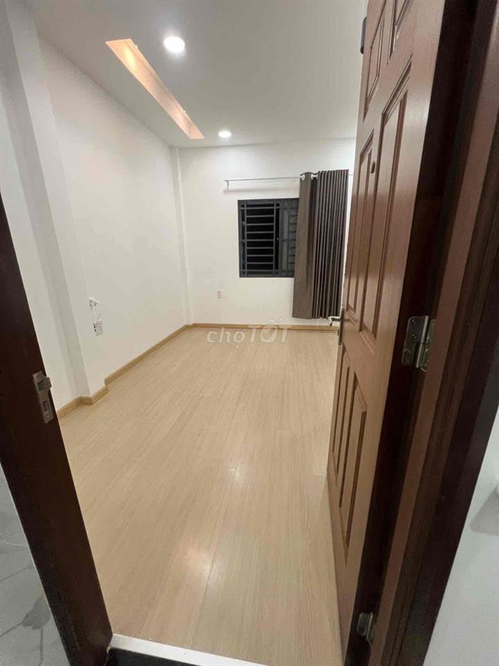 nhà nhỏ xinh vị trí trung tâm