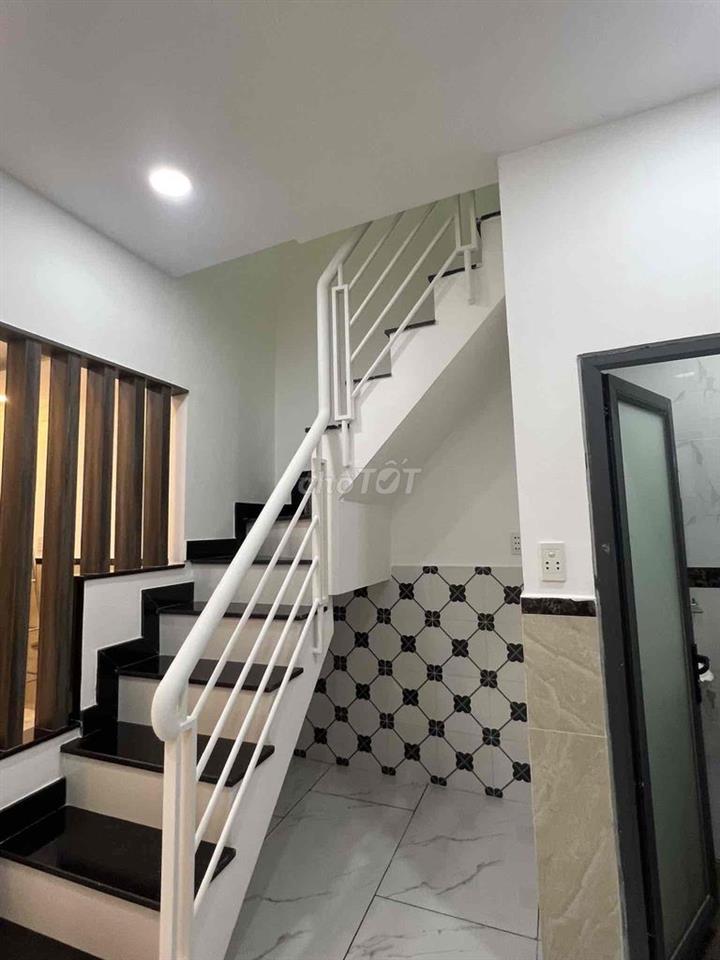 nhà nhỏ xinh vị trí trung tâm