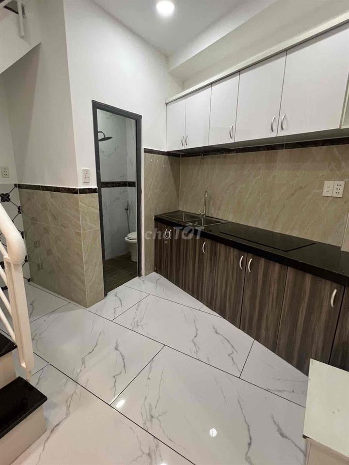 nhà nhỏ xinh vị trí trung tâm