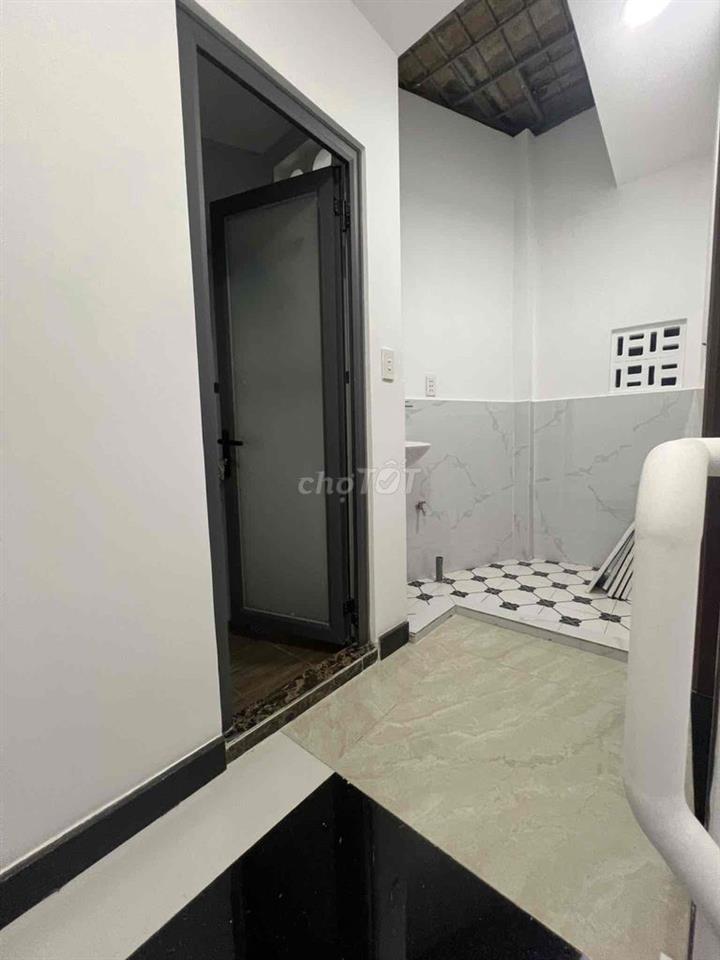 nhà nhỏ xinh vị trí trung tâm