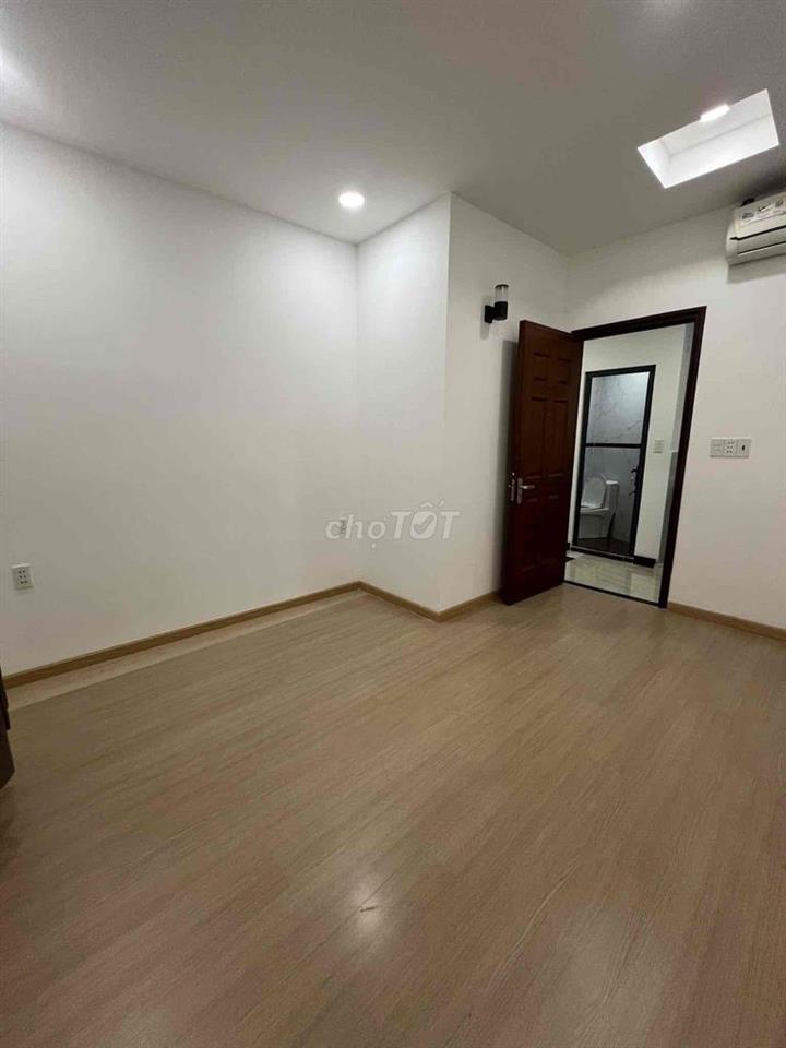 nhà nhỏ xinh vị trí trung tâm