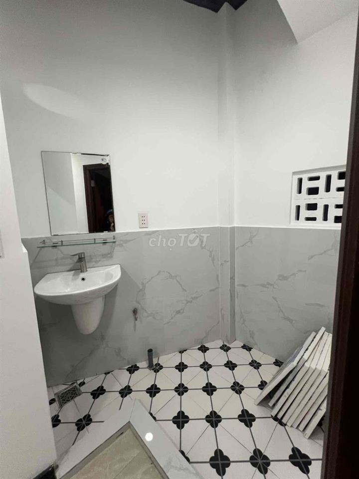 nhà nhỏ xinh vị trí trung tâm