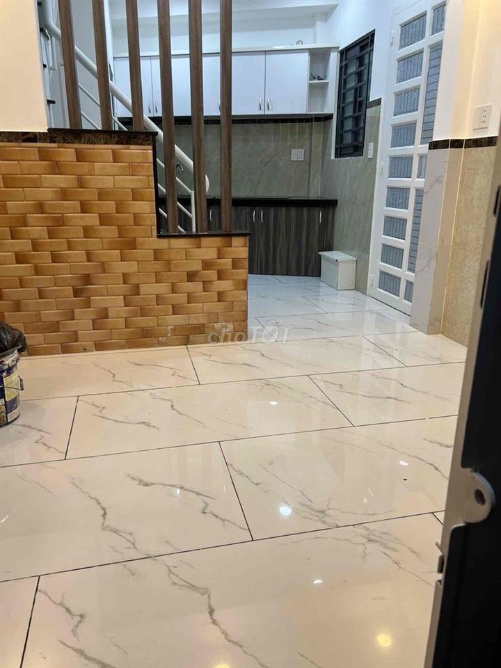 nhà nhỏ xinh vị trí trung tâm