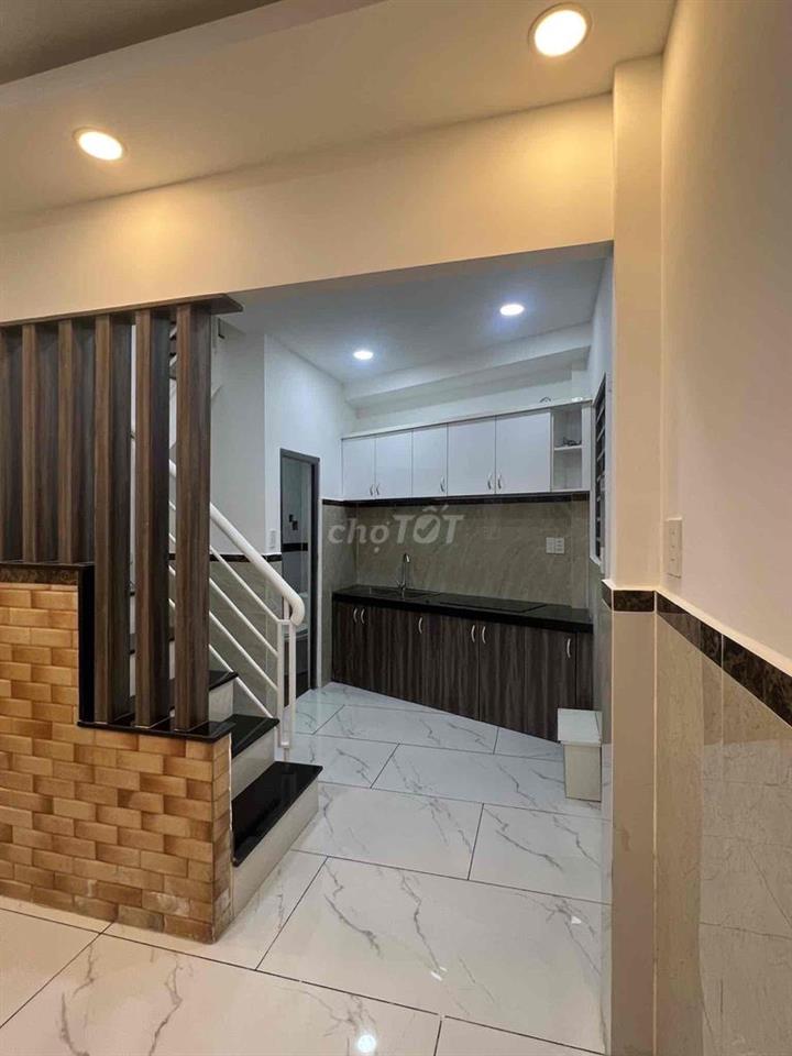 nhà nhỏ xinh vị trí trung tâm