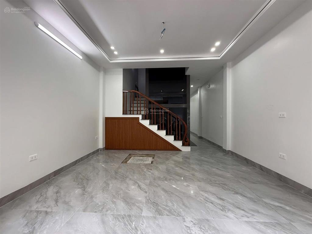 Nhà đẹp phố bưởi  thông sang đội cấn  56m2  7 tầng thang máy  18 tỷ  oto đỗ cửa