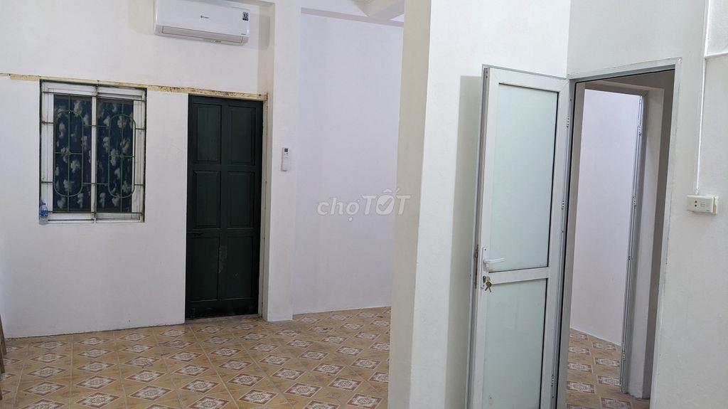 Cho thuê nhà riêng 30m2x 3 tầng tại ngõ 1194 Đường Láng.