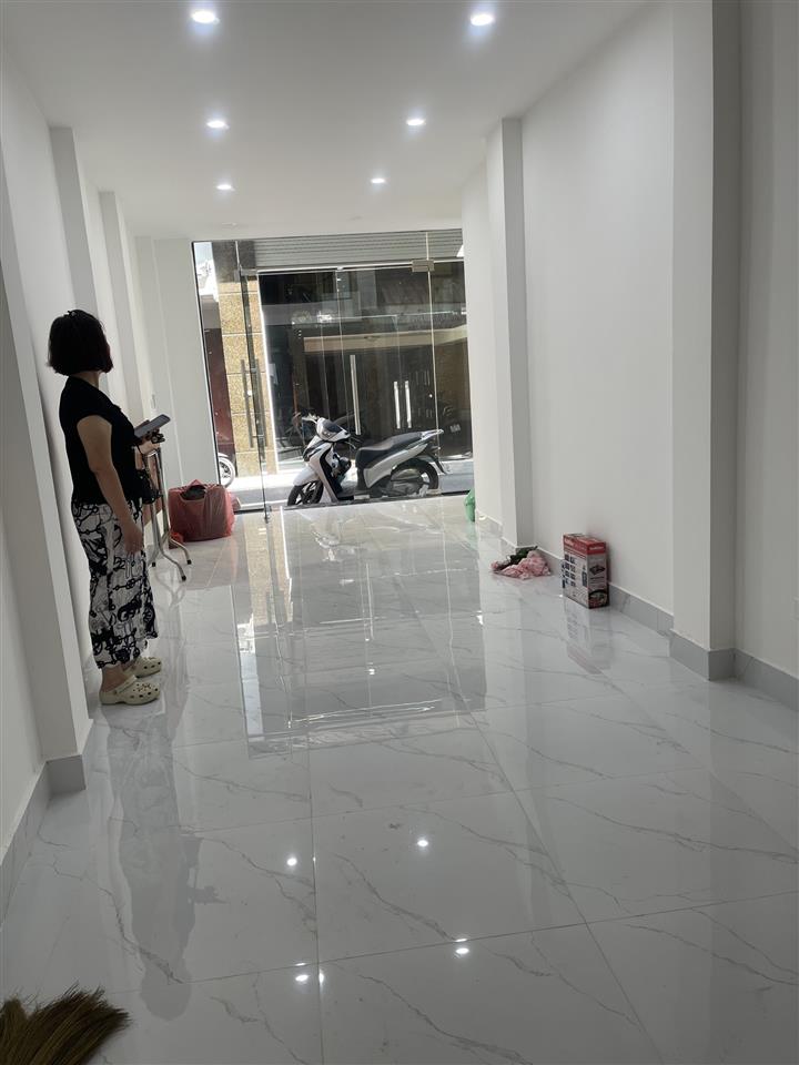 Chính chủ cần cho thuê nhà 3 tầng ở số 42B ngõ Núi Trúc, Ba Đình, Hà Nội