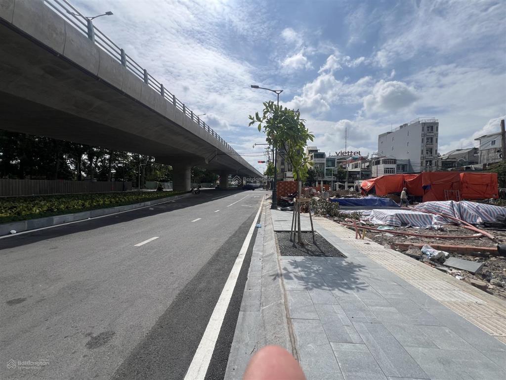 Bán lô đất đẹp mặt tiền đường c2  hoàng hoa thám  đối diện nhà ga t3 tân sơn nhất  p13 tân bình