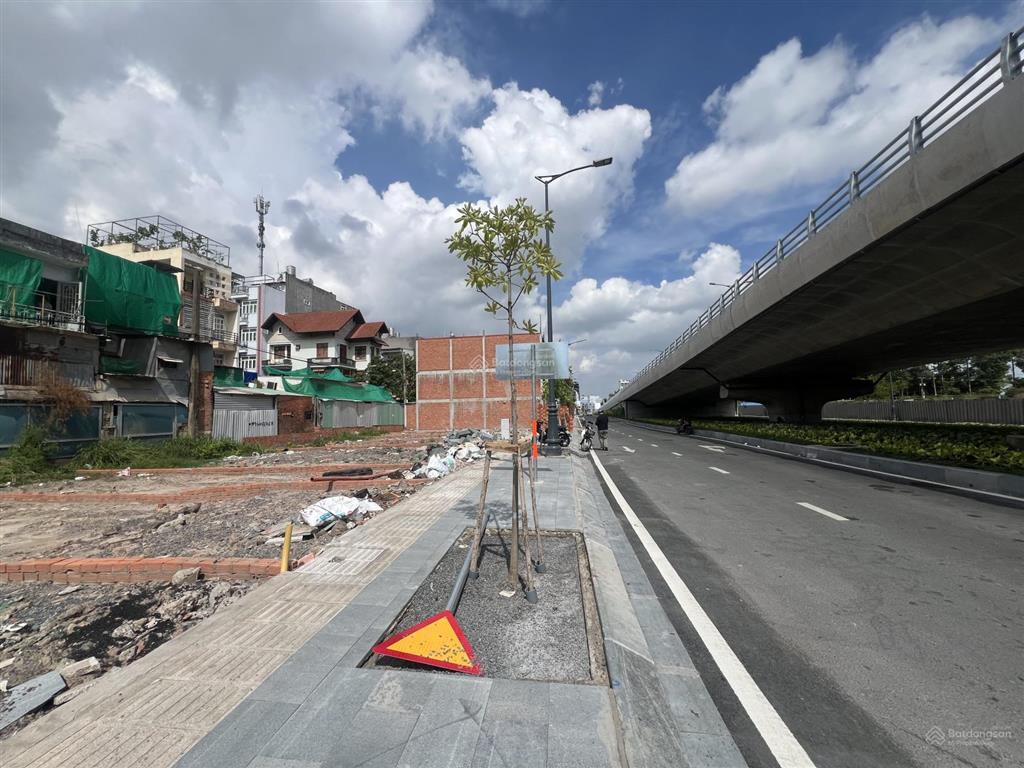 Bán lô đất đẹp mặt tiền đường c2  hoàng hoa thám  đối diện nhà ga t3 tân sơn nhất  p13 tân bình