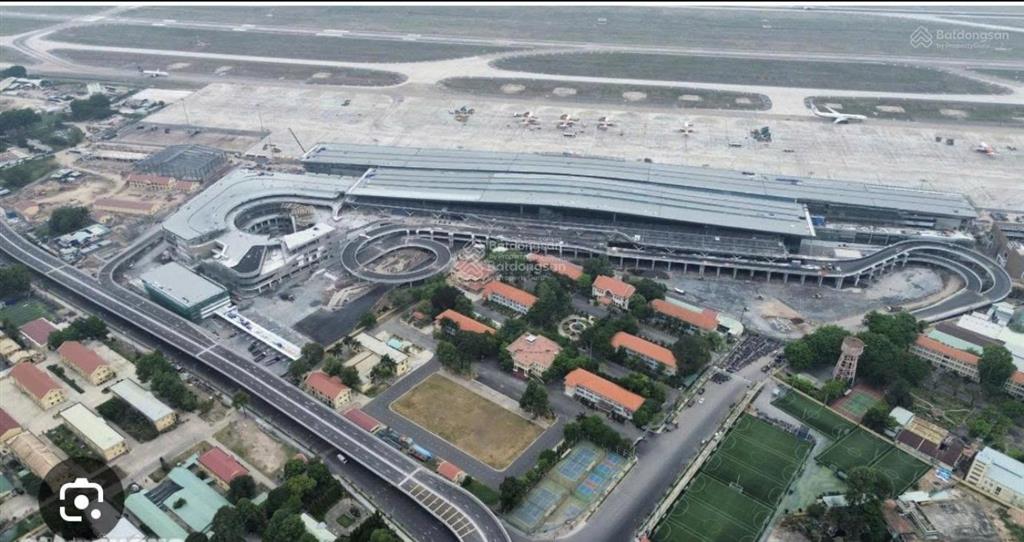 Bán lô đất đẹp mặt tiền đường c2  hoàng hoa thám  đối diện nhà ga t3 tân sơn nhất  p13 tân bình
