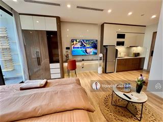 Cần cho thuê 32m2 full đồ đẹp view sông hồng giá rẻ 7 triệu toà land mark đẹp nhất ecopark