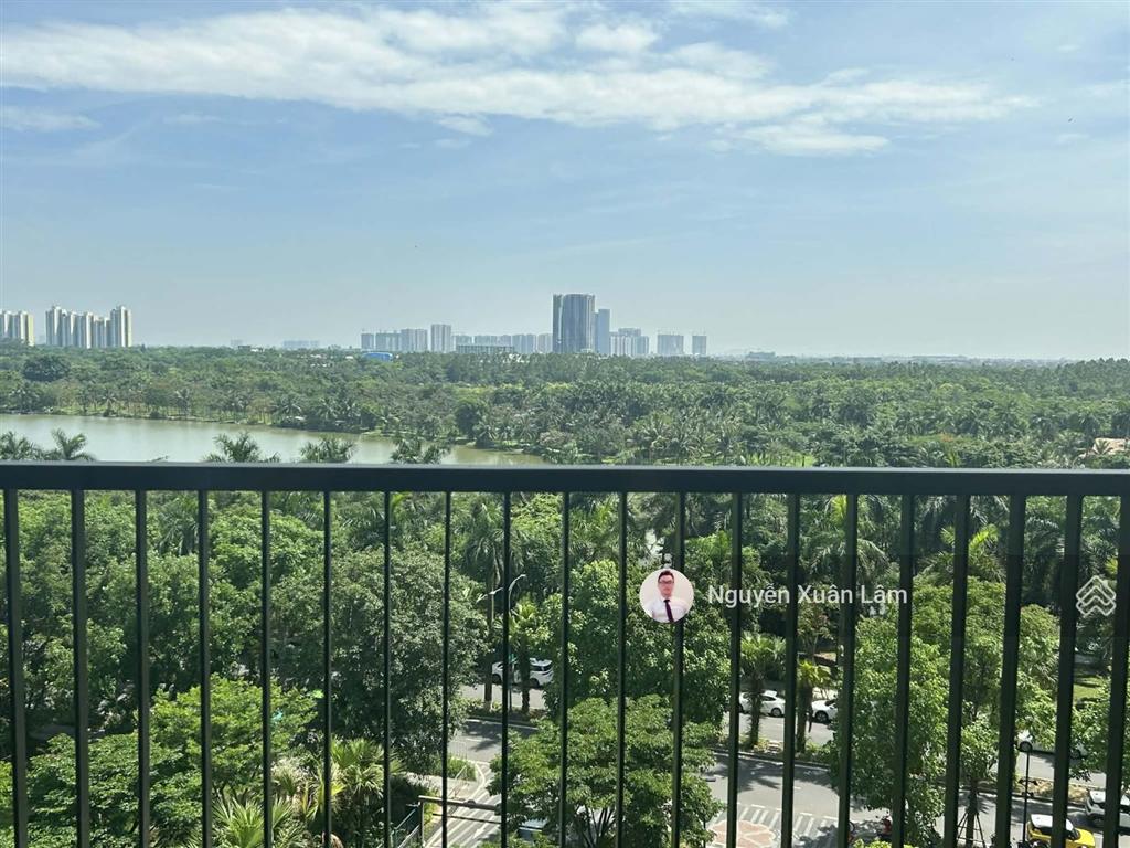 Cần cho thuê 94m2 full đồ view nhìn hồ thiên nga đẹp, giá rẻ 15 triệu/th land mark  ecopark