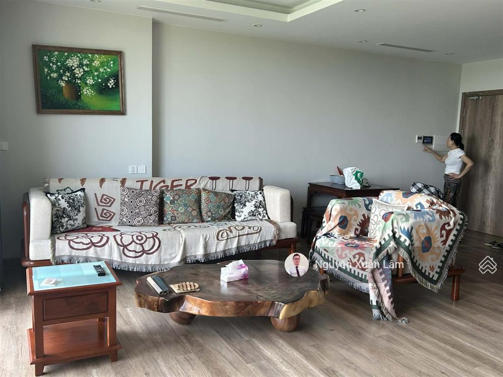 Cần cho thuê 94m2 full đồ view nhìn hồ thiên nga đẹp, giá rẻ 15 triệu/th land mark  ecopark