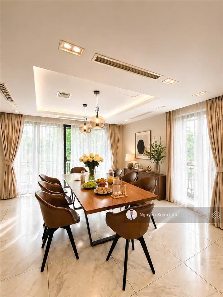 Cần cho thuê tầng 1 biệt thự kinh doanh 300m2 căn góc vị trí kim cương giá 15 triệu ecopark