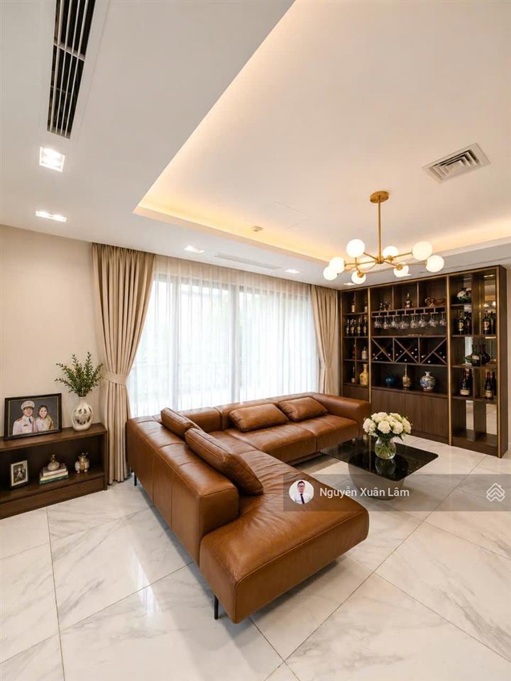 Cần cho thuê tầng 1 biệt thự kinh doanh 300m2 căn góc vị trí kim cương giá 15 triệu ecopark