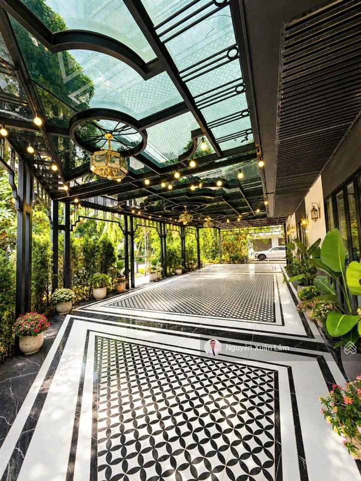 Cần cho thuê tầng 1 biệt thự kinh doanh 300m2 căn góc vị trí kim cương giá 15 triệu ecopark