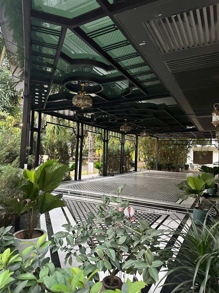 Cần cho thuê tầng 1 biệt thự kinh doanh 300m2 căn góc vị trí kim cương giá 15 triệu ecopark