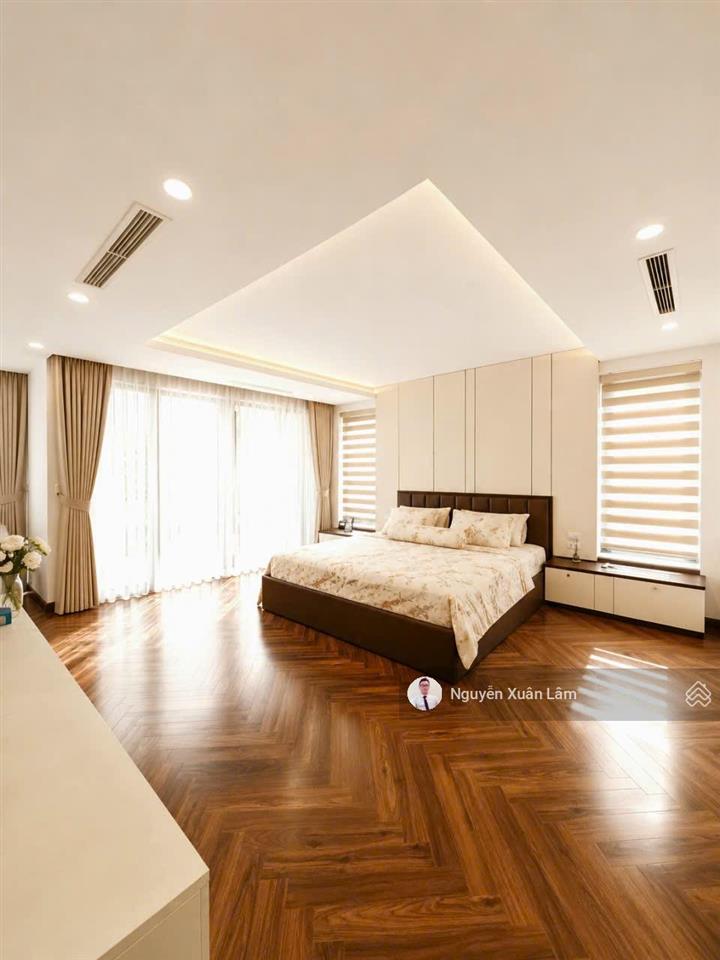 Cần cho thuê tầng 1 biệt thự kinh doanh 300m2 căn góc vị trí kim cương giá 15 triệu ecopark