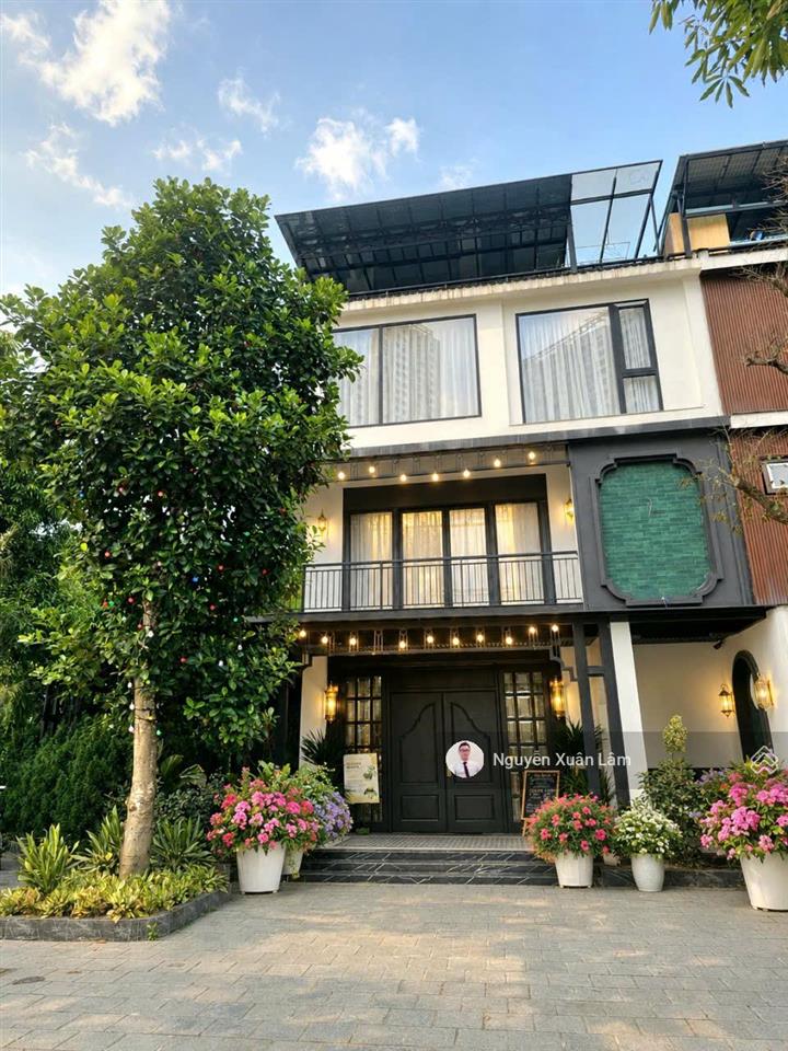 Cần cho thuê tầng 1 biệt thự kinh doanh 300m2 căn góc vị trí kim cương giá 15 triệu ecopark