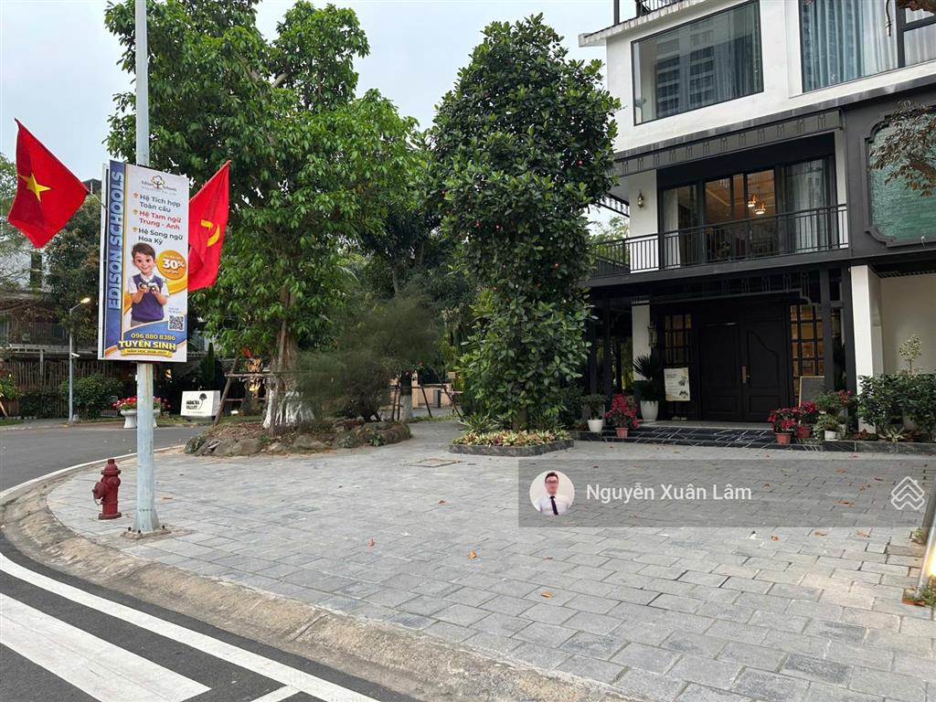 Cần cho thuê tầng 1 biệt thự kinh doanh 300m2 căn góc vị trí kim cương giá 15 triệu ecopark