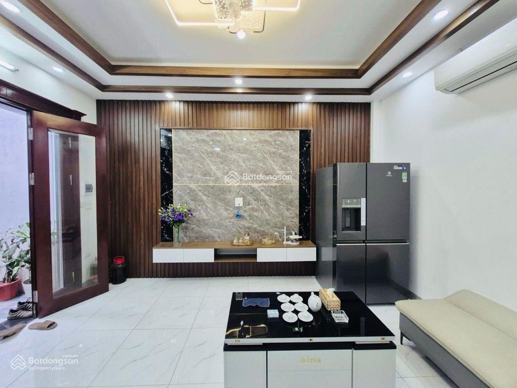 Nhà đẹp phố bạch mai  35 m2, 5 tầng, nội thất mới, nhà mặt ngõ, xe 3 gác đỗ cửa. giá 9.9 tỷ.