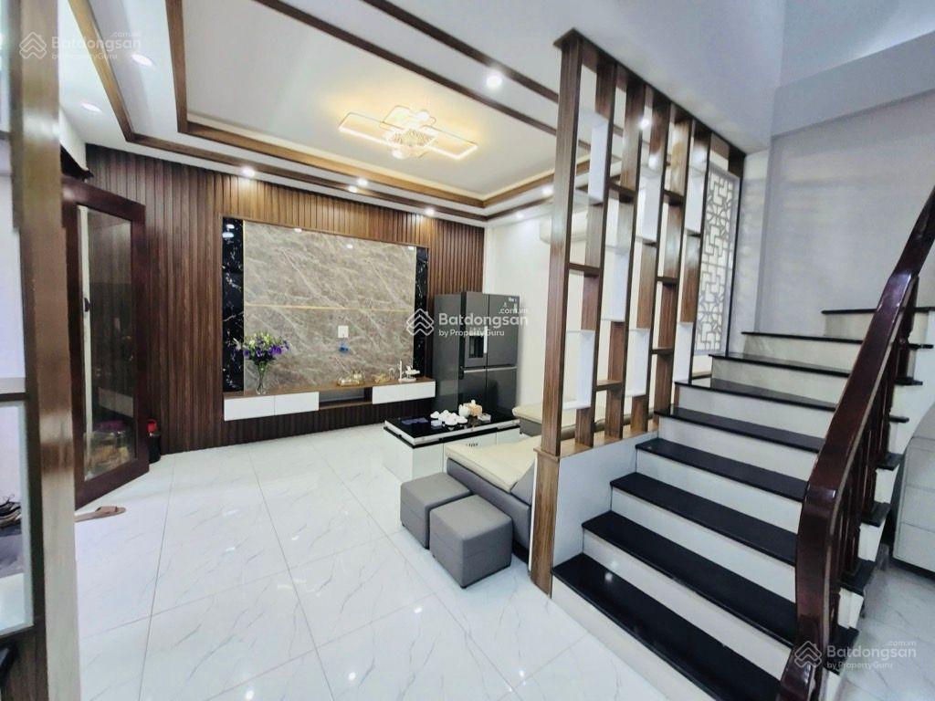 Nhà đẹp phố bạch mai  35 m2, 5 tầng, nội thất mới, nhà mặt ngõ, xe 3 gác đỗ cửa. giá 9.9 tỷ.