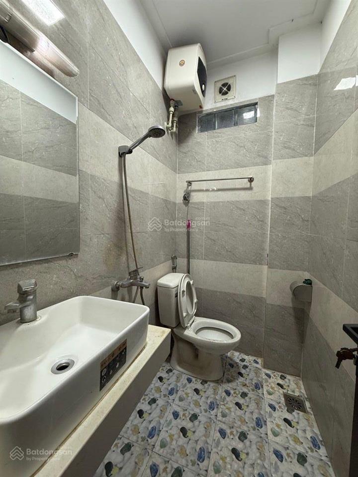 Nhà mới bạch mai lô góc, thang máy, 45m2, 5 tầng, cách 1 nhà ra ngõ ô tô.